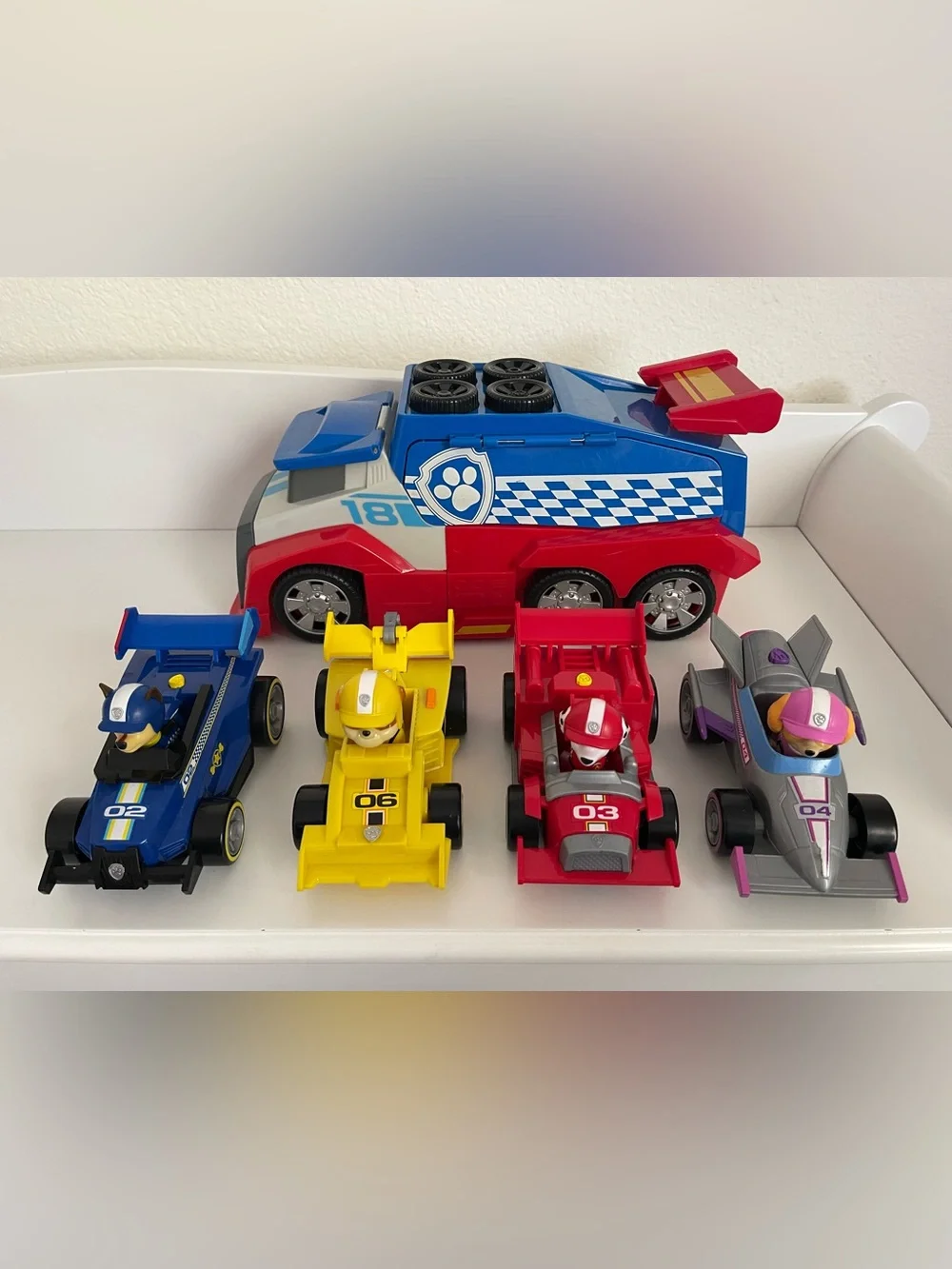 Paw Patrol Ready Race Rescue Set INCLUDING Mobile Pit Stop Team Vehicle